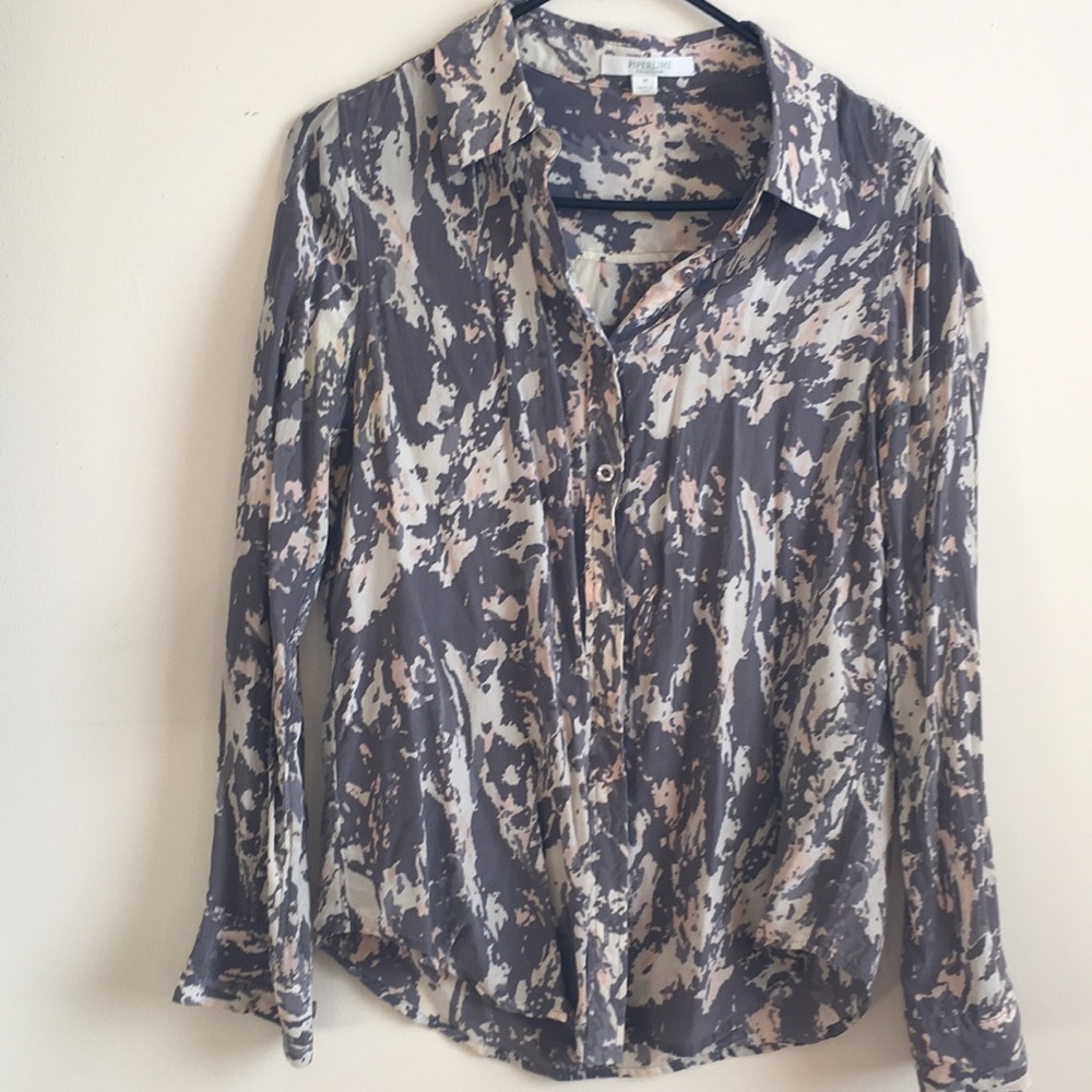 Piperlime long sleeve 100% silk Blouse in grey/pink print size M